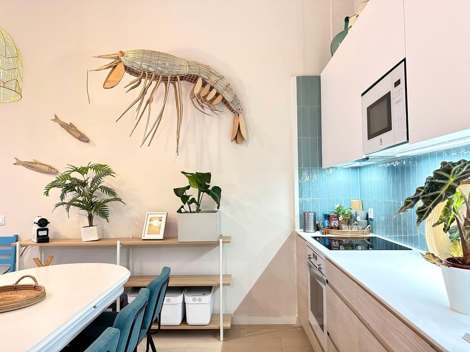 EcoCasa 12PAX perfecta grupos, reforma lujo, junto parada Burjassot metrovalencia, cerca centro Valencia y playa, lavadora, secadora equipamiento total Apartment in Valencia