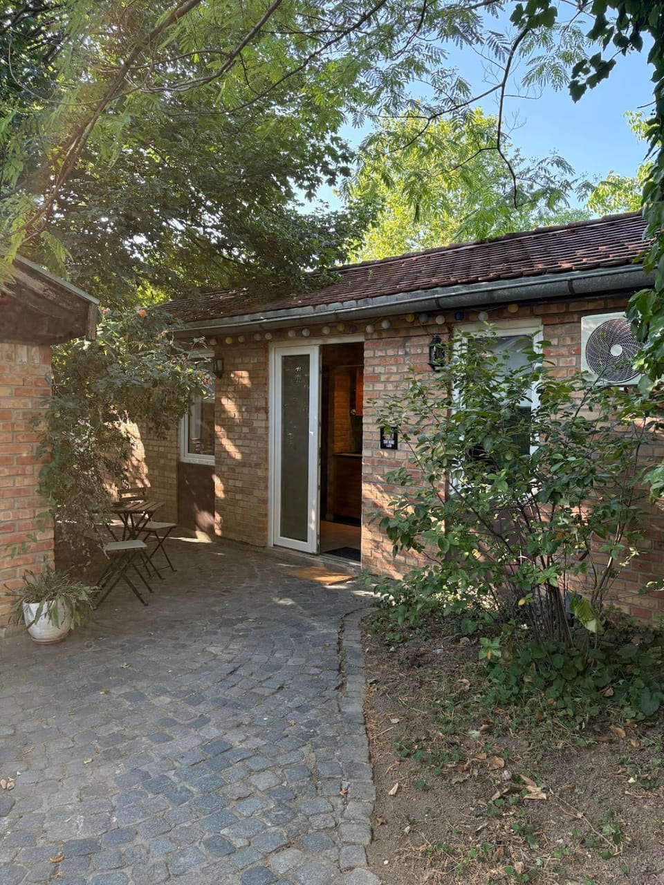 Property building, Day, Garden, Garden view