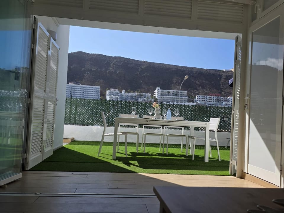 Balcony/Terrace, Mountain view