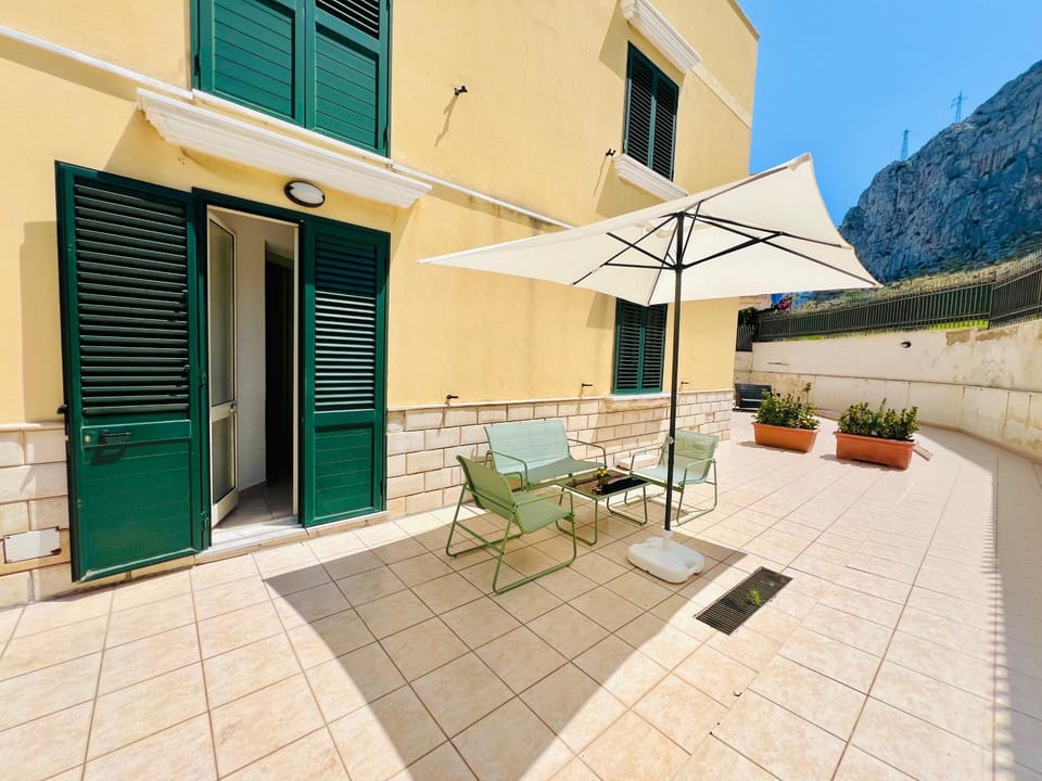 Property building, Patio, Mountain view