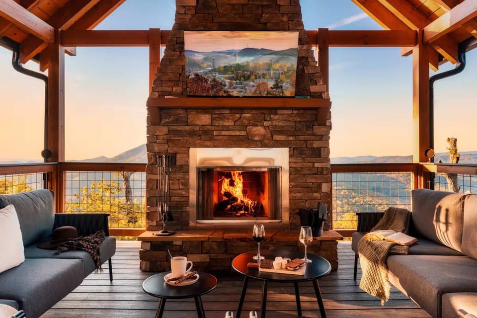 5 Suites - 180 View - Pool-Spa-Theater - Fireplace Chalet in Sevier County