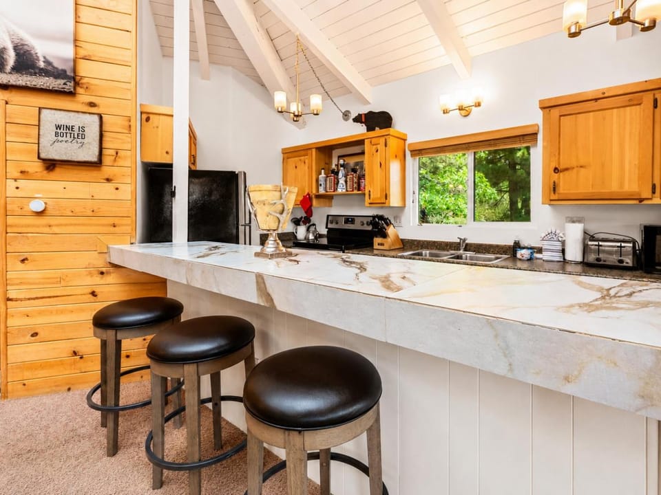 Seating area, kitchen