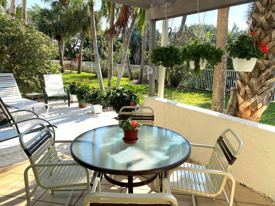 Siesta Dunes 1-108 by Siesta Dunes Apartment in Siesta Beach
