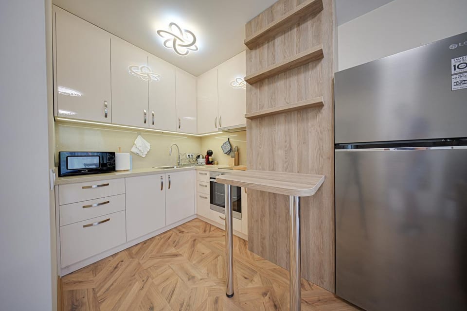 Kitchen or kitchenette, oven, stove