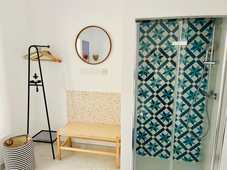 Shower, Bedroom, wardrobe
