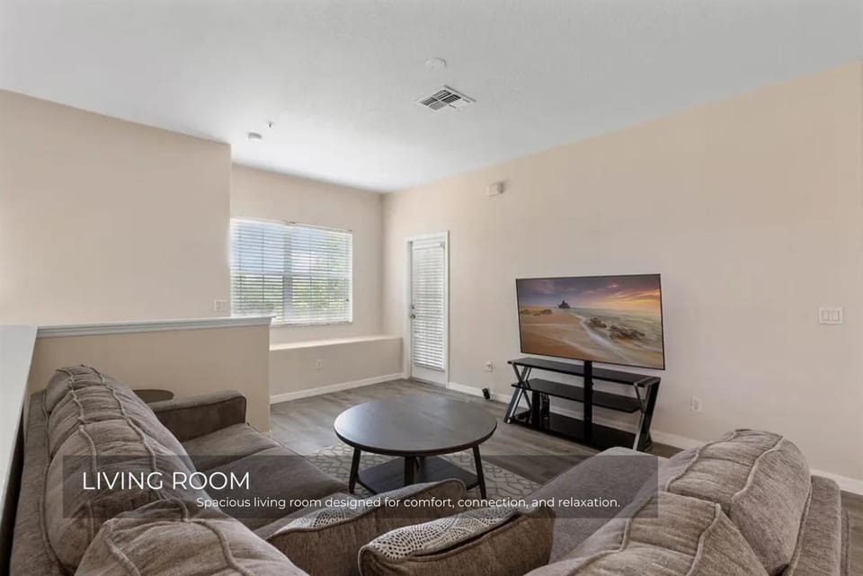 Charming 3-Bedroom Home in Gated Oakwater Resort House in Four Corners