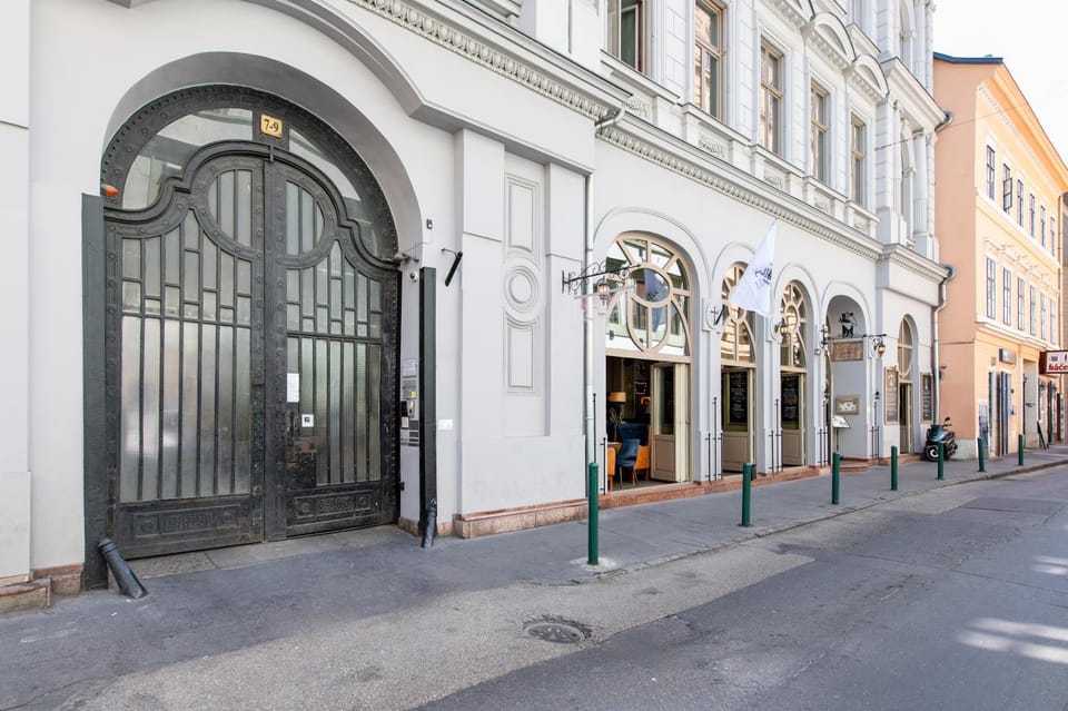 Property building, Street view, Location