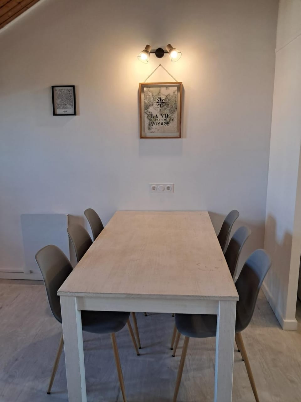 Seating area, Dining area