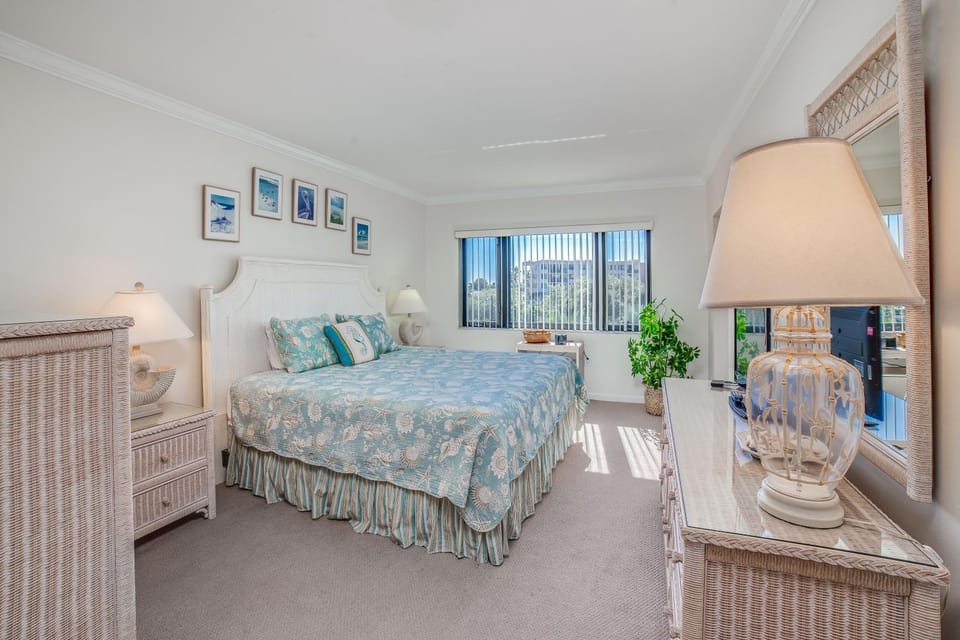 Siesta Dunes 1-305 by Siesta Dunes Apartment in Siesta Beach