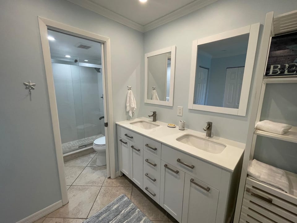 Siesta Dunes 1-402 by Siesta Dunes Apartment in Siesta Beach