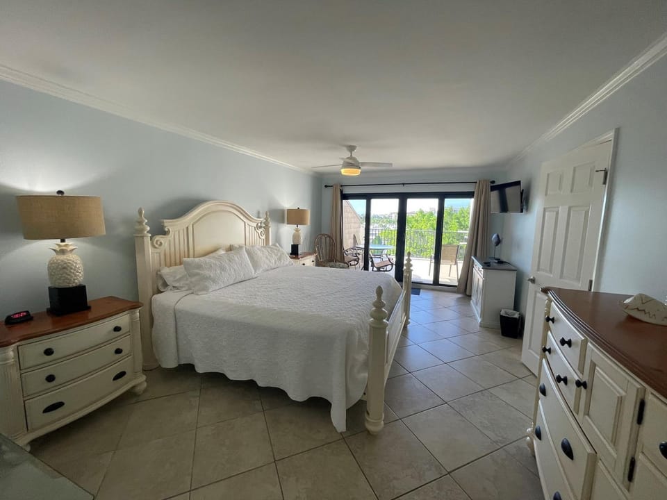 Siesta Dunes 1-402 by Siesta Dunes Apartment in Siesta Beach