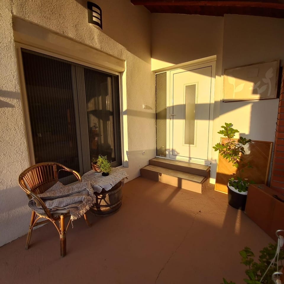 Patio, Balcony/Terrace, Seating area, Internal: Not applicable to any particular room