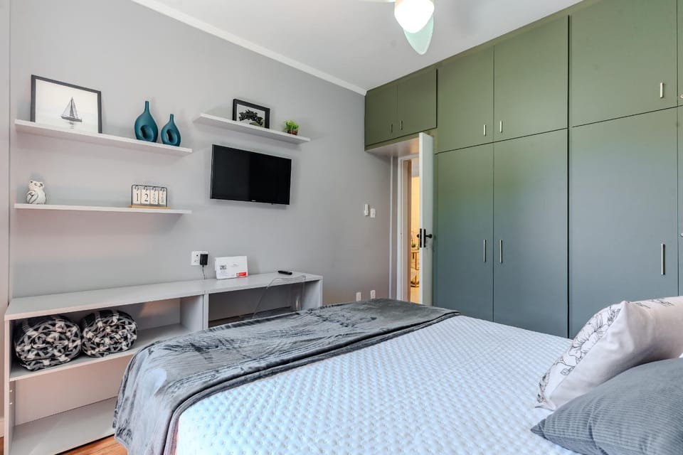 Bed, TV and multimedia, Photo of the whole room, Bedroom, wardrobe