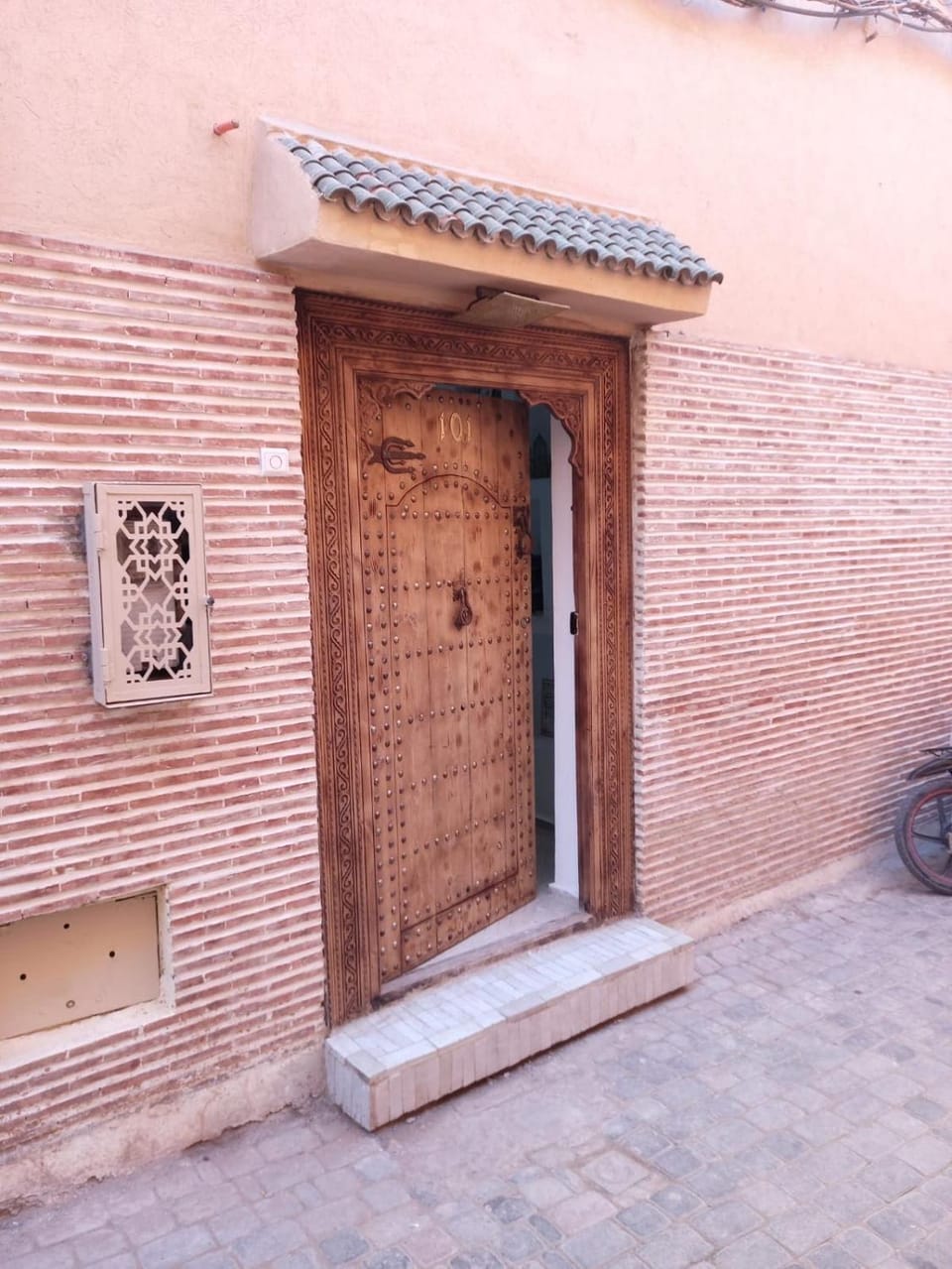 Facade/entrance