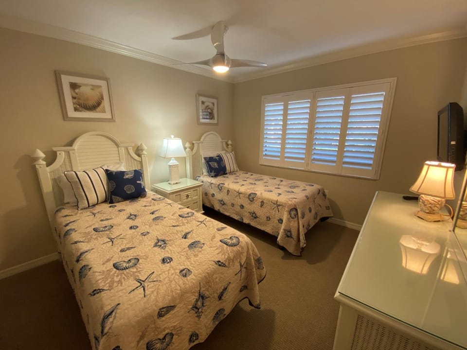 Siesta Dunes 2-302 by Siesta Dunes Apartment in Siesta Beach