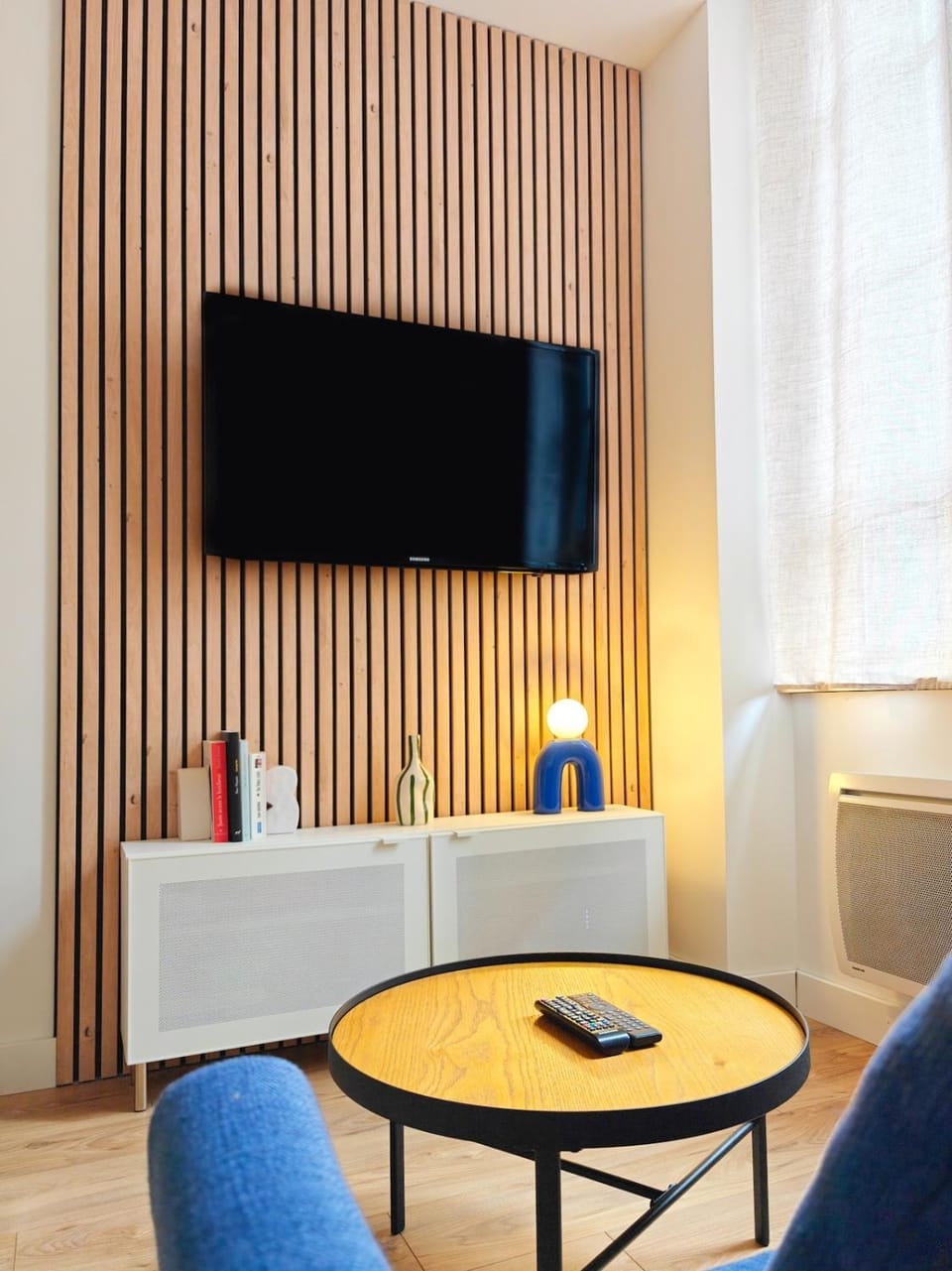 Communal lounge/ TV room, TV and multimedia, Living room, Seating area, Evening entertainment
