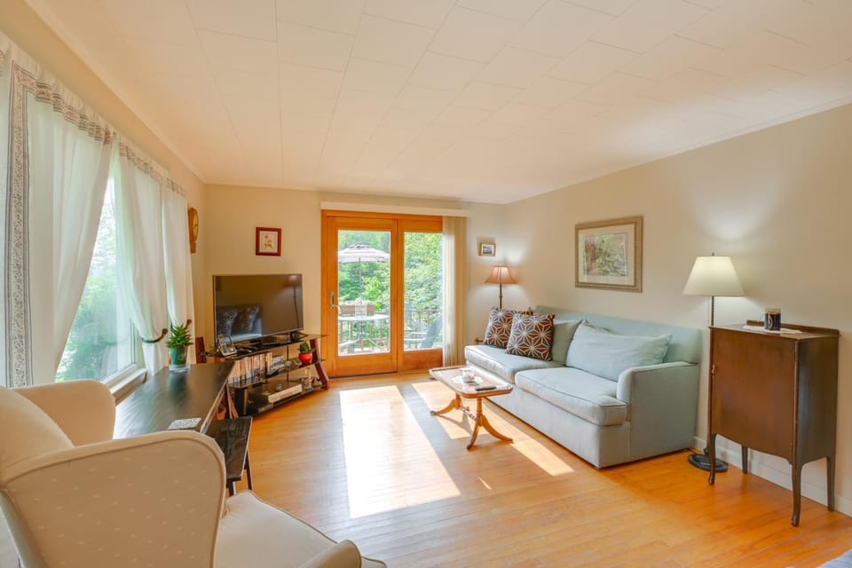 1 Mi to Main St: Charming Elsworth Home w/ Yard! House in Surry