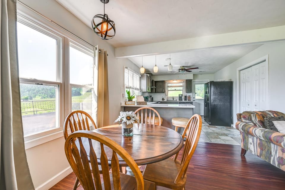 Near Dtwn Somerset: Tranquil Getaway w/ Fire Pit House in Lake Cumberland