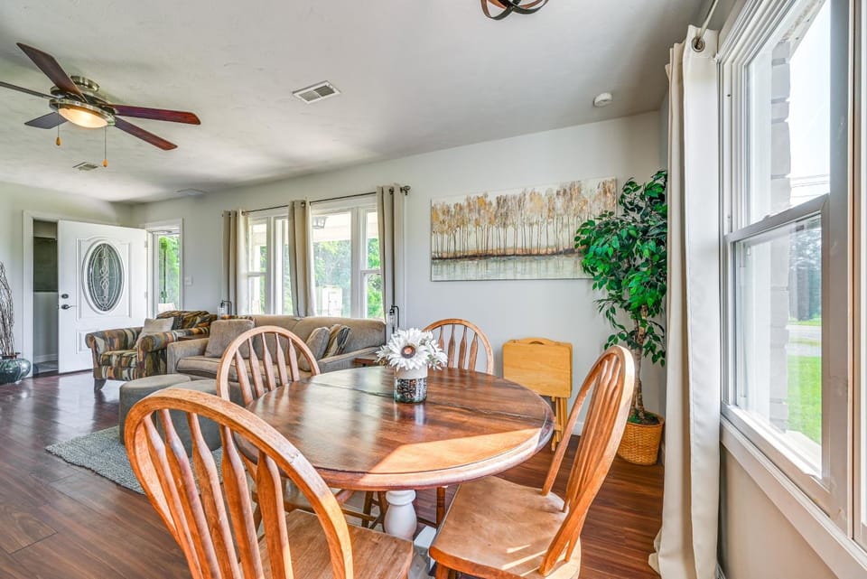 Near Dtwn Somerset: Tranquil Getaway w/ Fire Pit House in Lake Cumberland