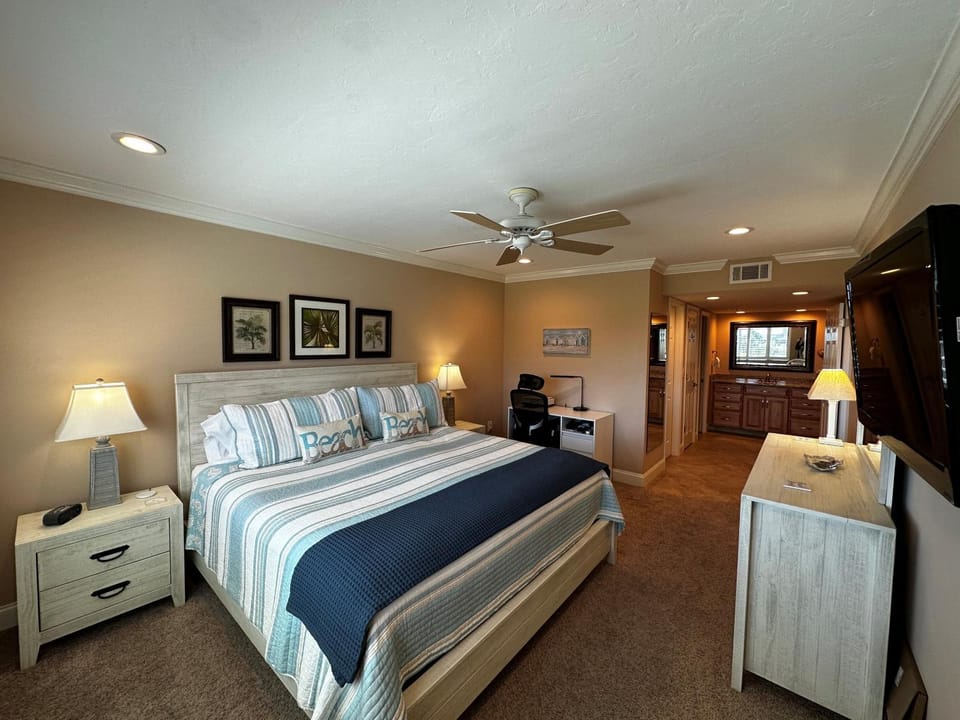 Siesta Dunes 5-208 by Siesta Dunes Apartment in Siesta Beach