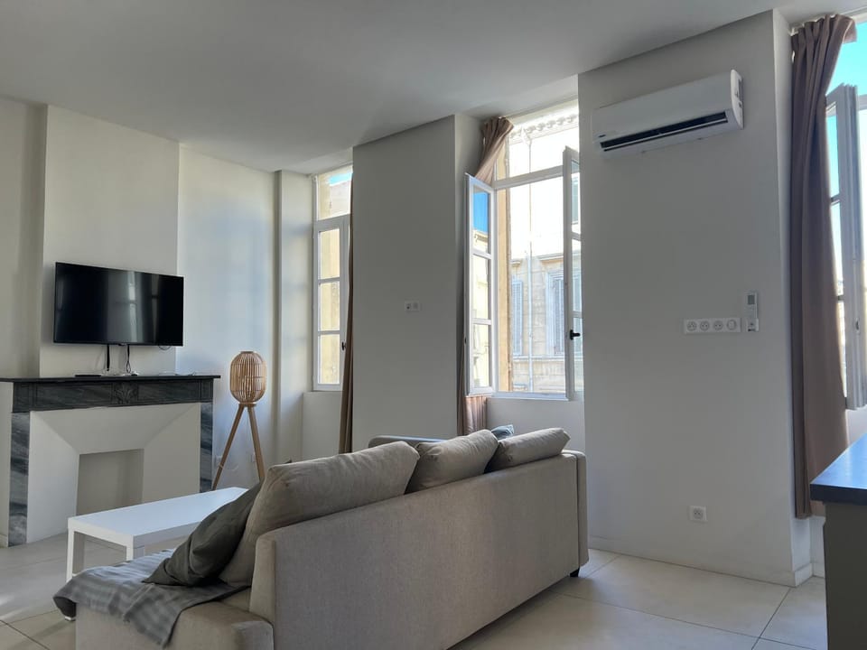 TV and multimedia, Living room, Seating area