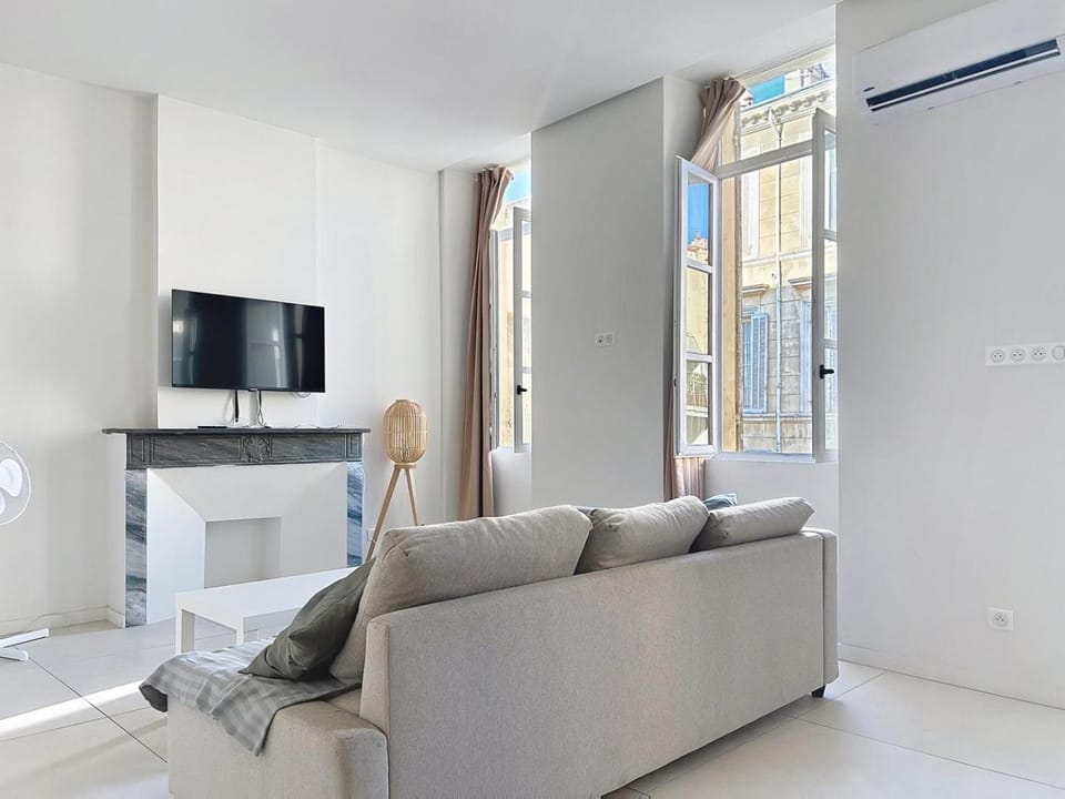 Communal lounge/ TV room, TV and multimedia, Living room, Seating area