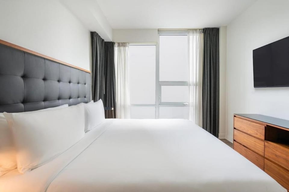 2 Bed 2 Bath Stylish Luxury Premium High-Rise Apartment Apartment in Los Angeles