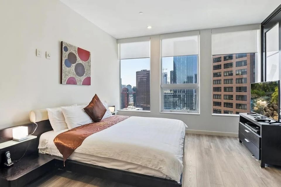 2 Bed 2 Bath Stylish Luxury Premium High-Rise Apartment Apartment in Los Angeles