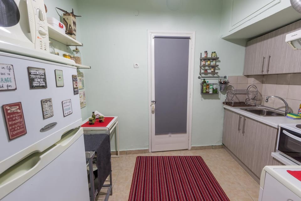 Kitchen or kitchenette, oven, stove, washing machine