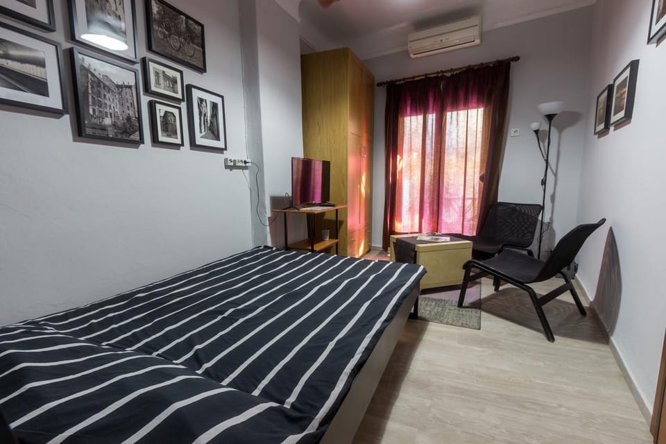 Bed, TV and multimedia, Photo of the whole room, Bedroom, air conditioner