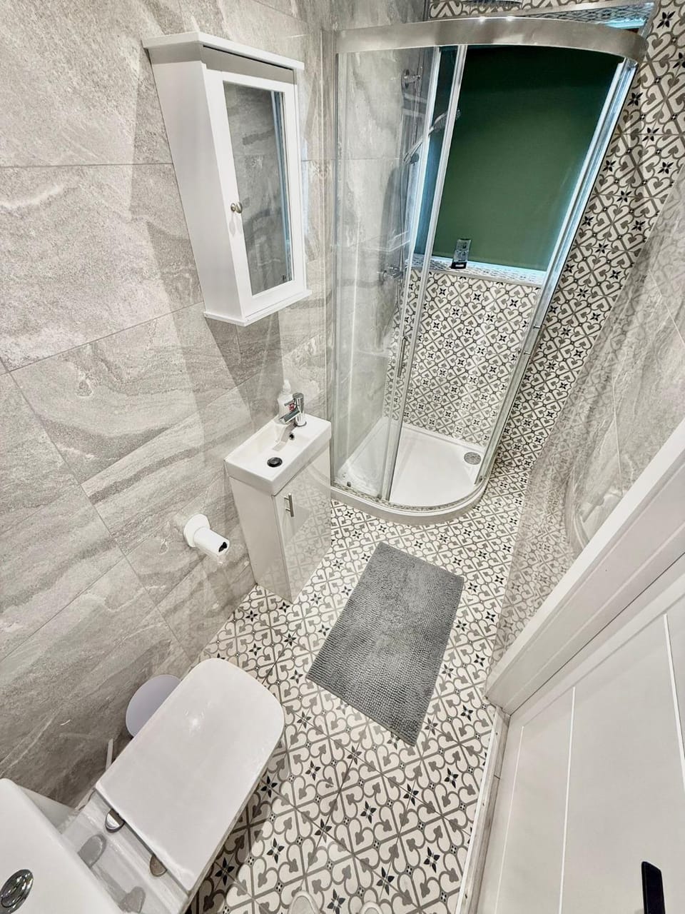 Westfield Shopping Studios - 129 - Chic City Escape Apartment in London Borough of Ealing