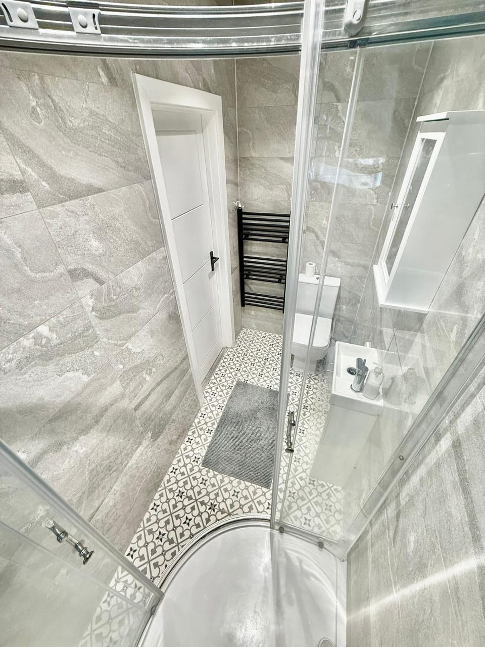 Westfield Shopping Studios - 129 - Chic City Escape Apartment in London Borough of Ealing