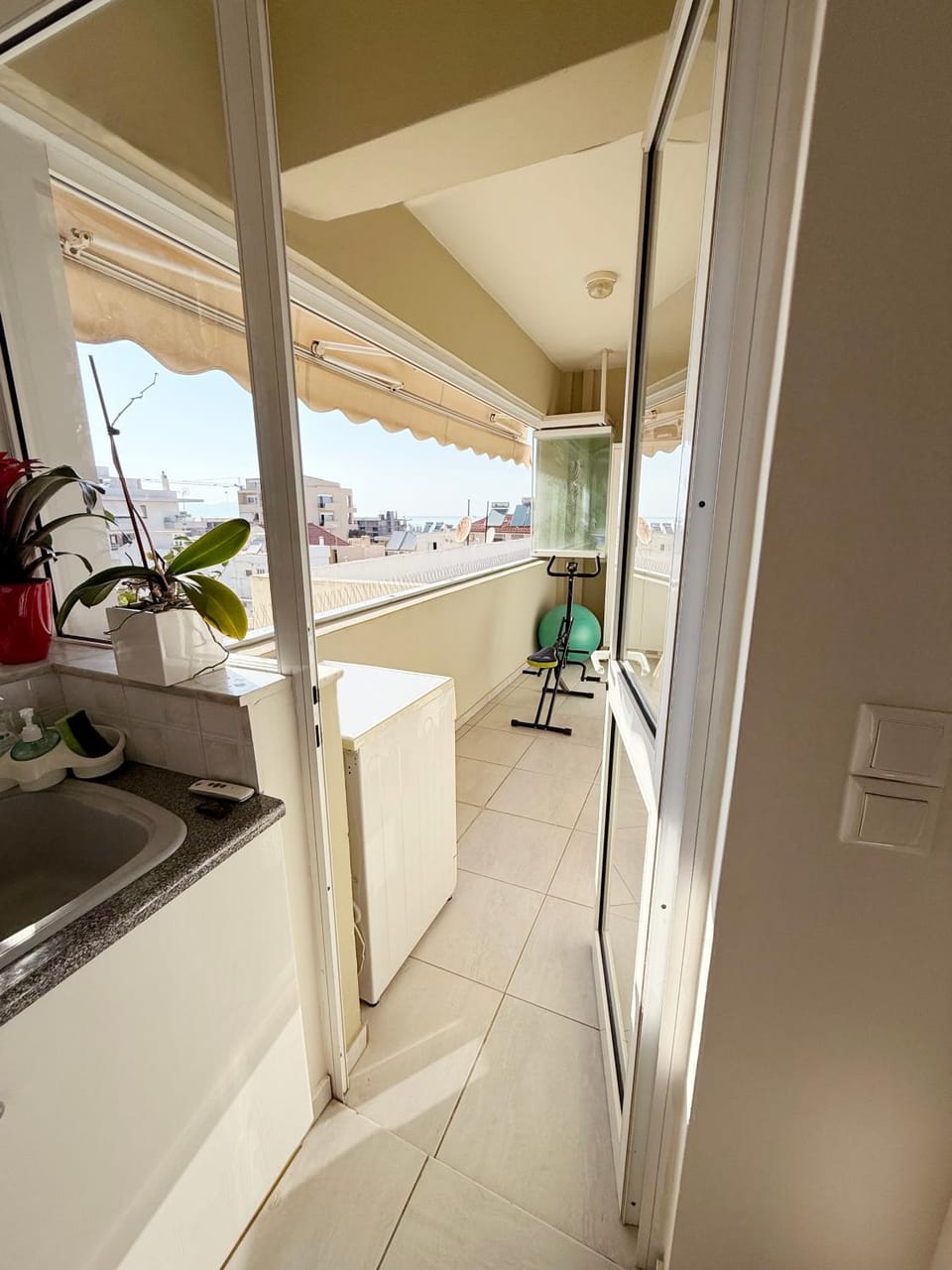 View (from property/room), Balcony/Terrace, Kitchen or kitchenette