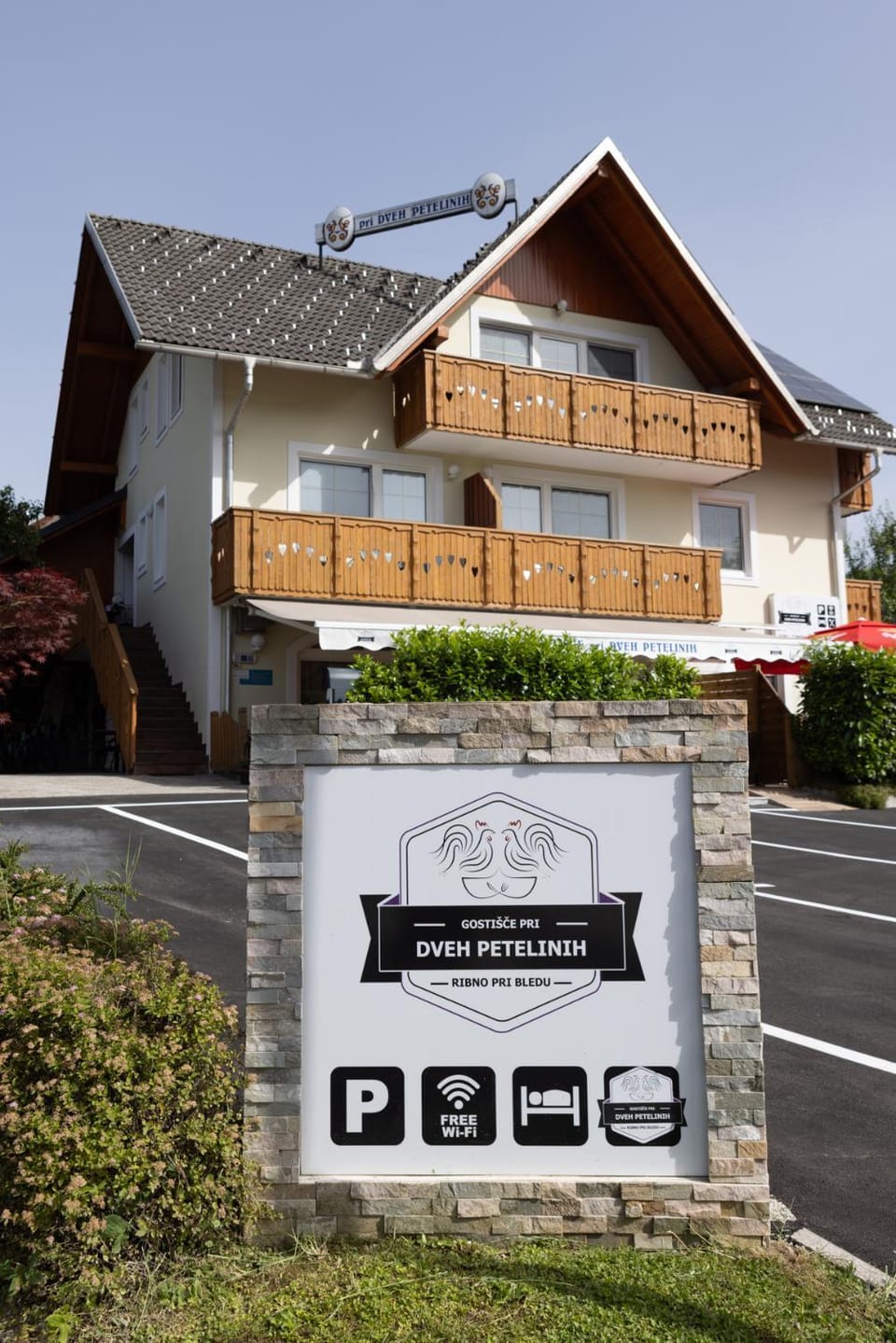 Property building, Day, Property logo or sign, Logo/Certificate/Sign, Text overlay, Street view, Certificate/Award