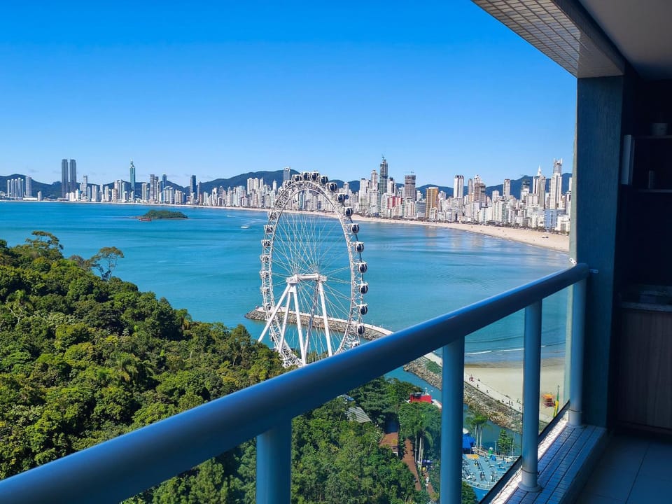 Vista mar e Roda Gigante com piscina Apartment in Balneário Camboriú