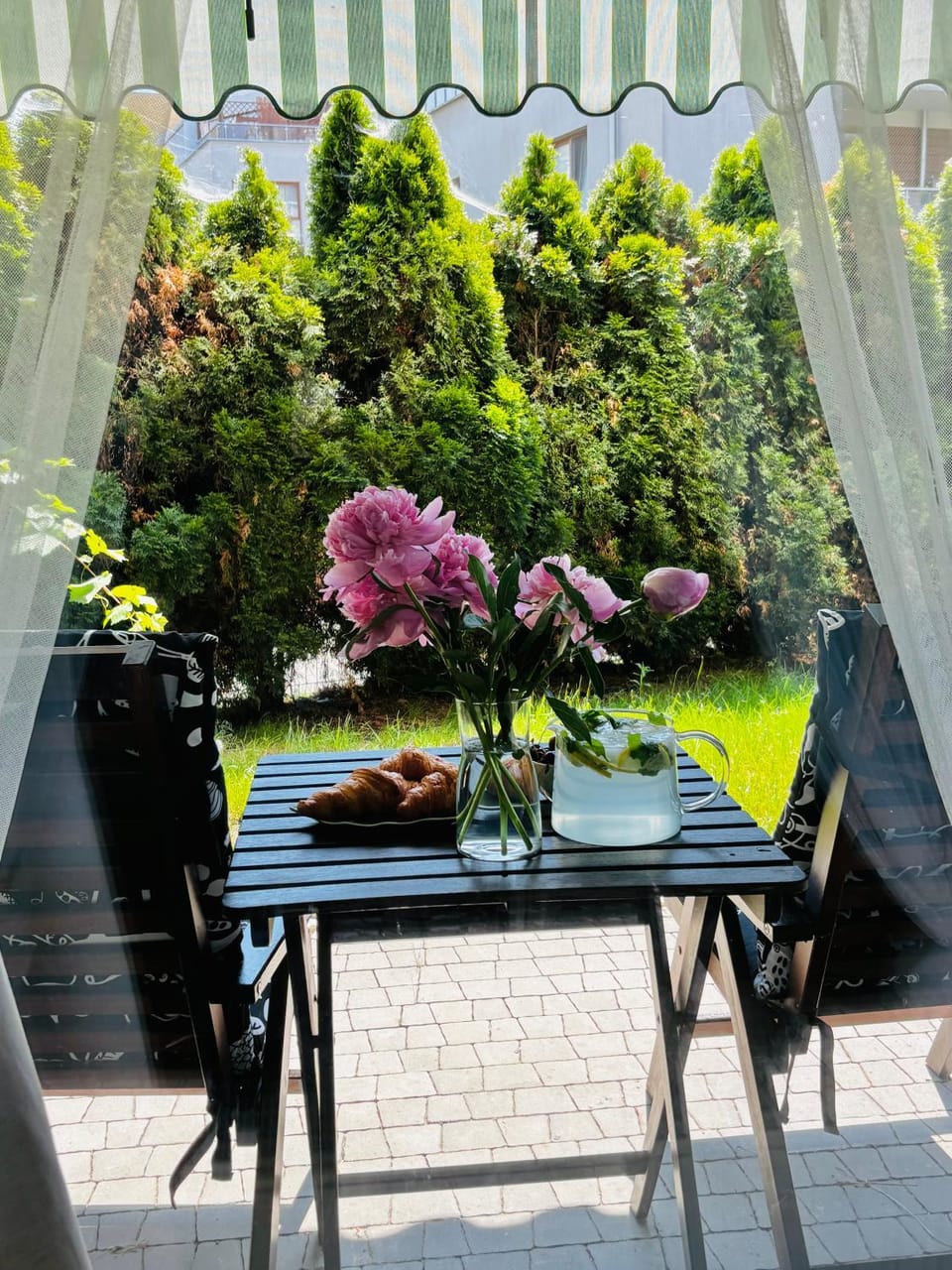 Garden, View (from property/room), Balcony/Terrace, Living room, Seating area, Garden view