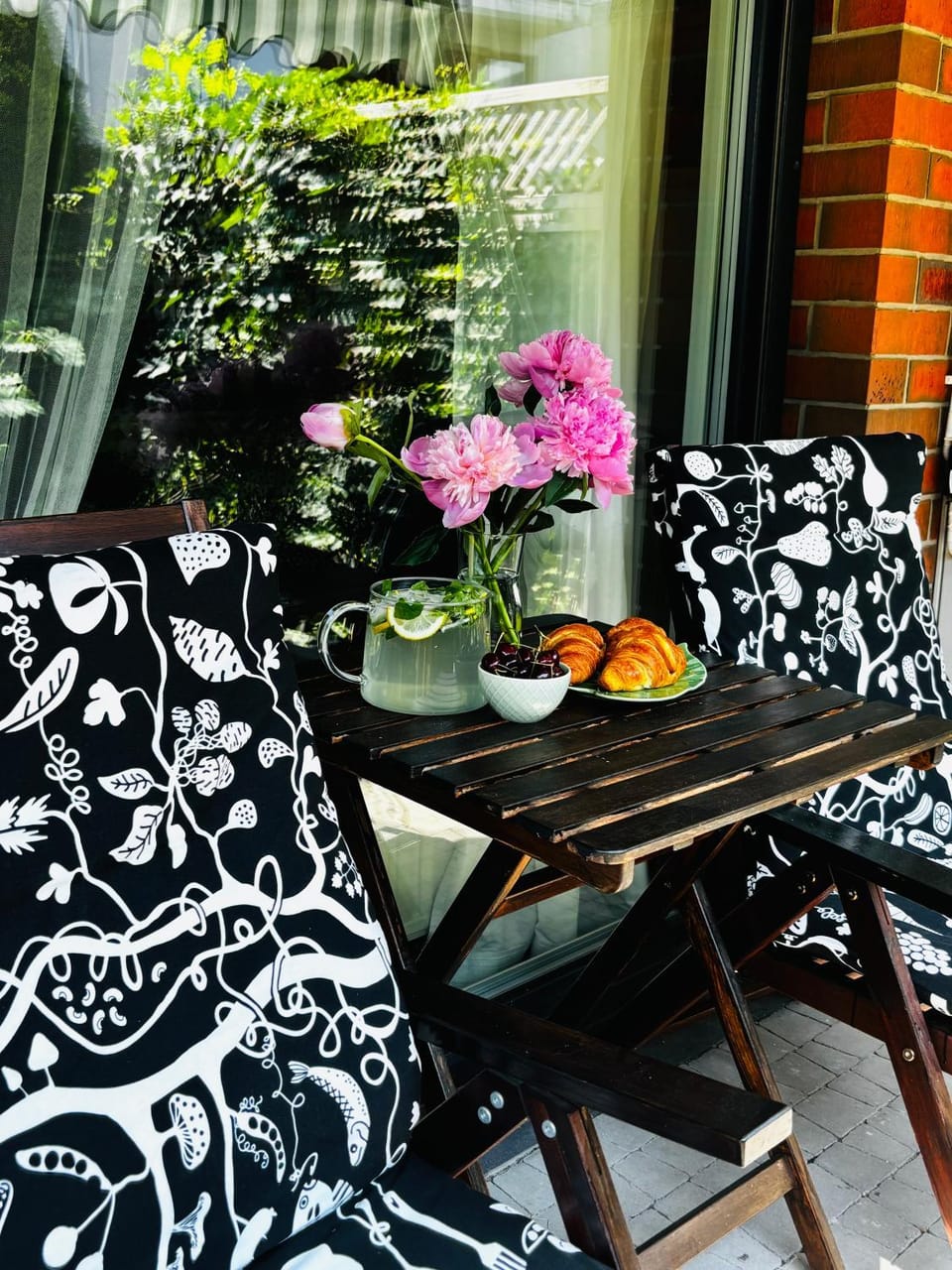 Garden, Seating area, Garden view