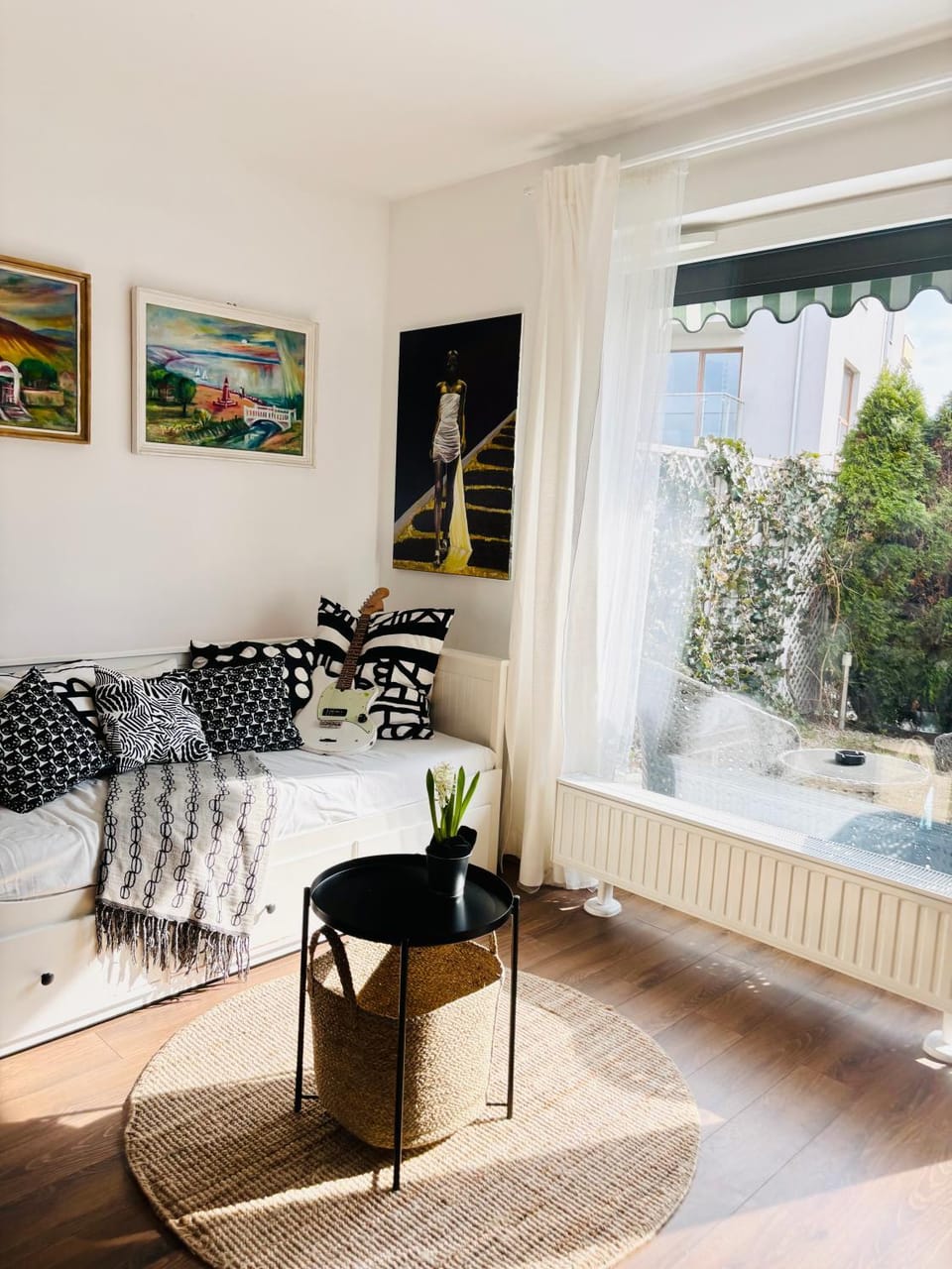 Living room, Seating area