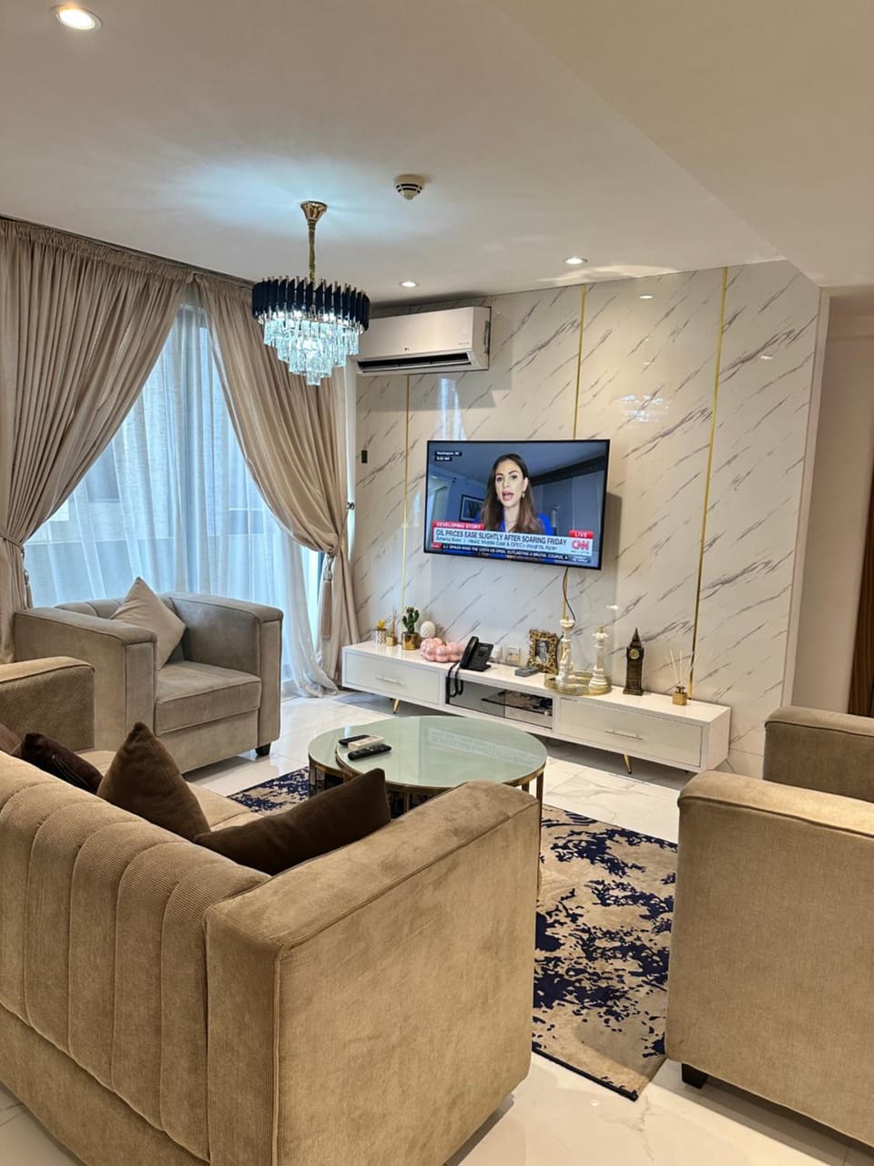 Luxury two bedroom apartment with gym and WIFI in VI Apartment in Lagos