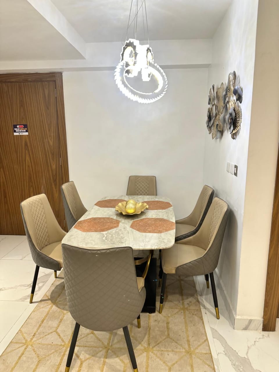 Luxury two bedroom apartment with gym and WIFI in VI Apartment in Lagos