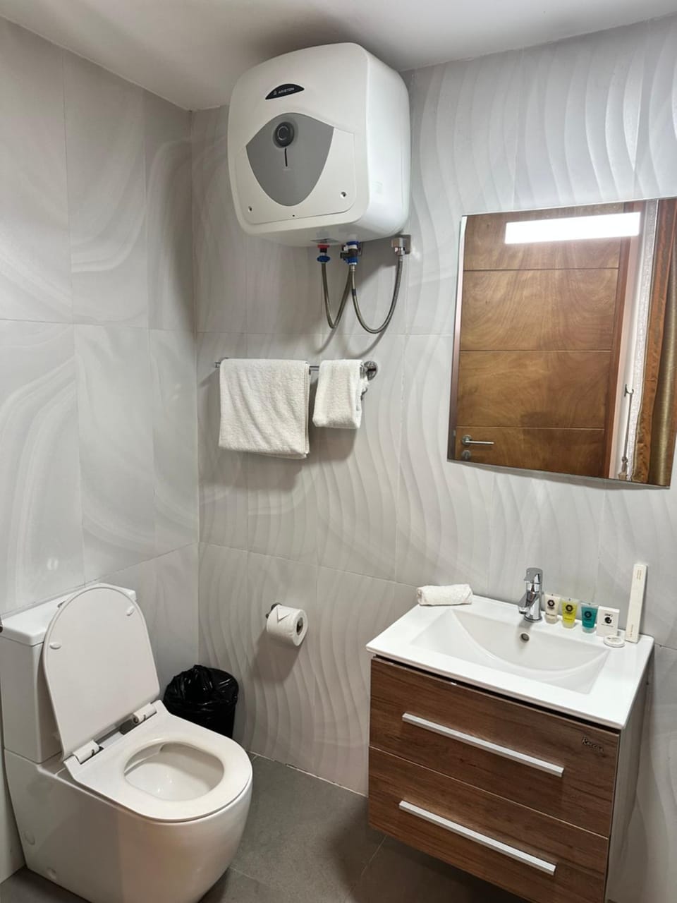 Luxury two bedroom apartment with gym and WIFI in VI Apartment in Lagos