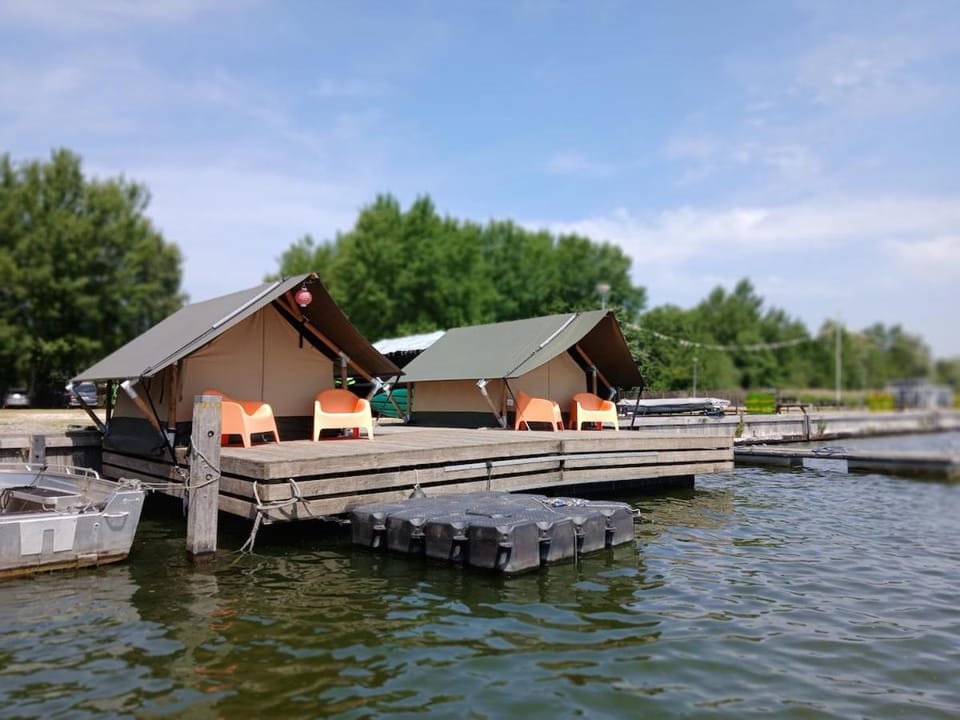 Day, Lake view