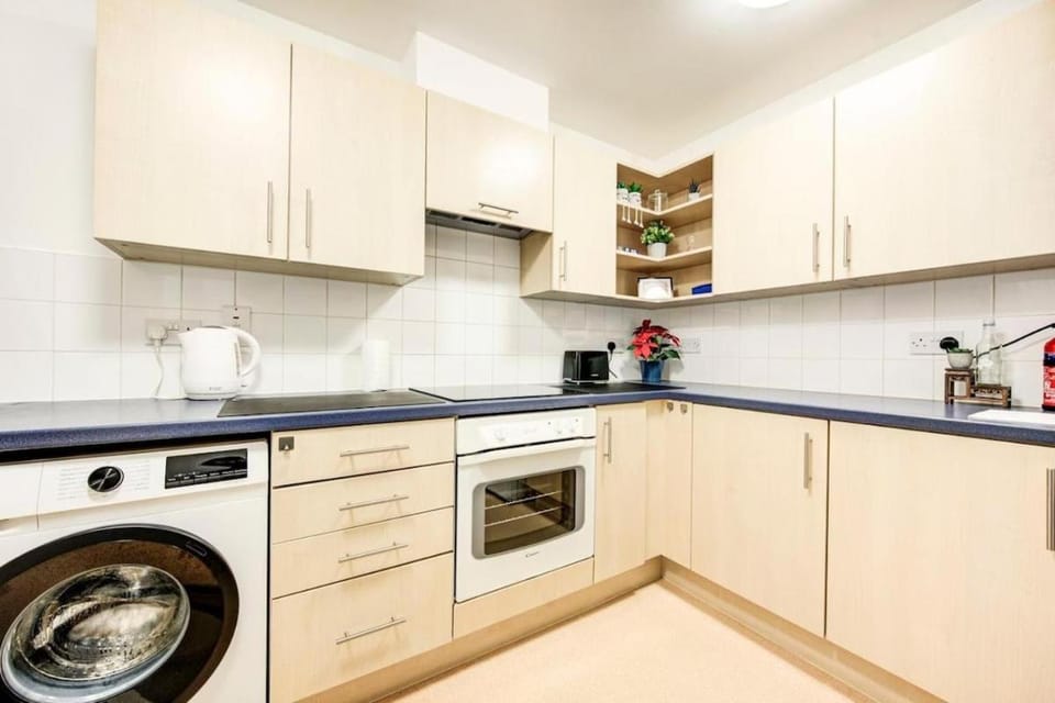 London Thames Canary Wharf Flat Sleeps 8 near O2 London City Airport Apartment in London