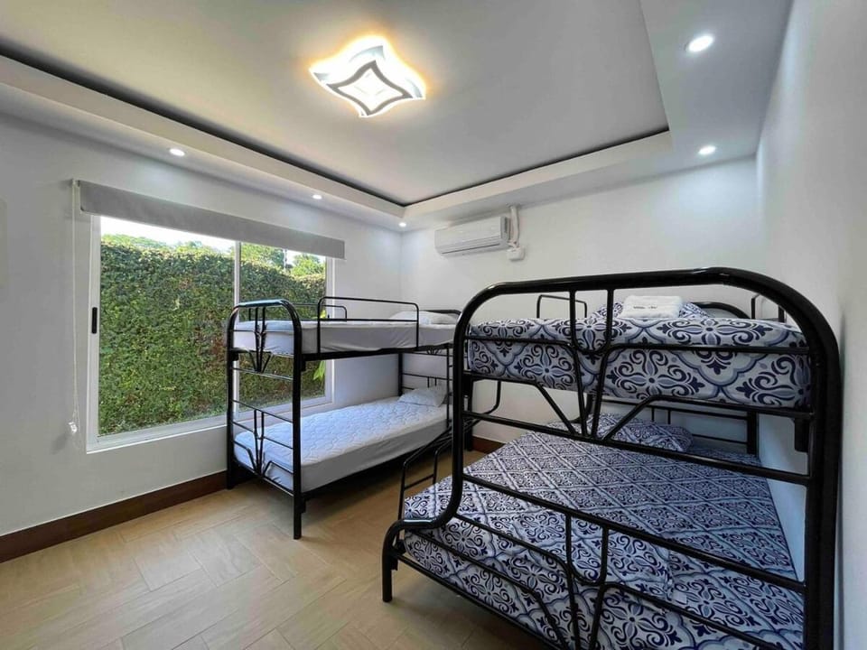 Villa del Sol house with pool & AC Villa in Cartago Province, Costa Rica