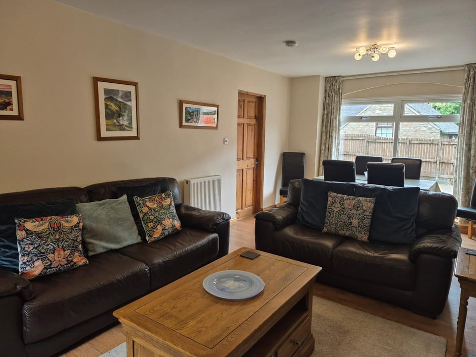 Seating area, Dining area
