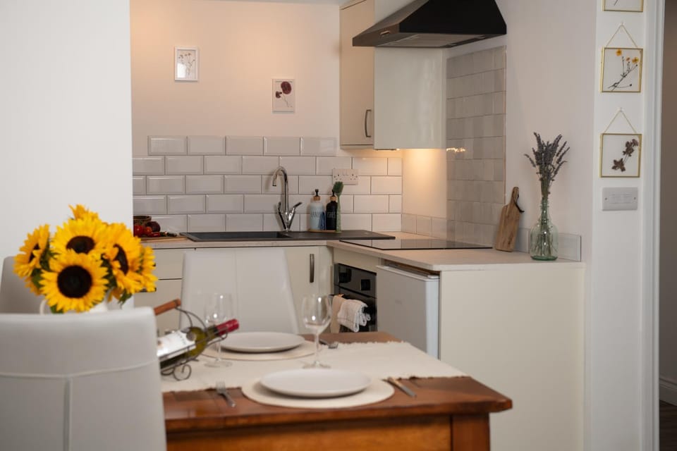 Dining area, kitchen
