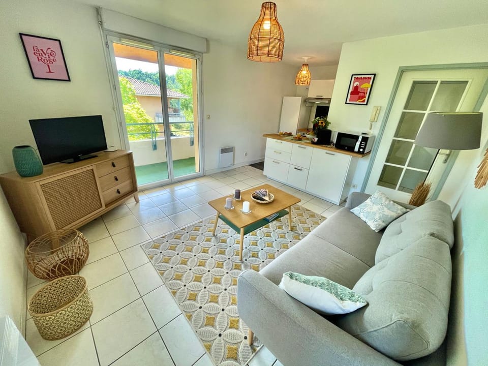 Communal lounge/ TV room, TV and multimedia, Kitchen or kitchenette, Living room