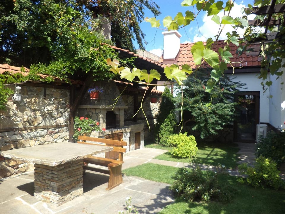 Guest House Stara Planina Bed and Breakfast in Plovdiv Province
