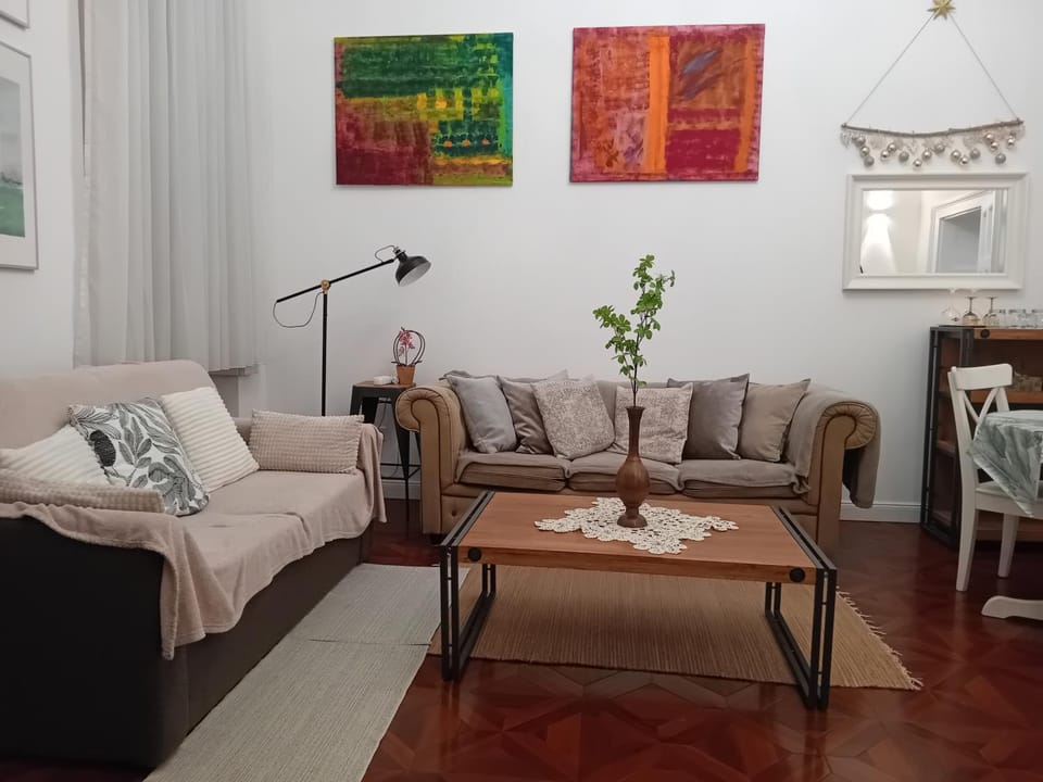 Day, Living room
