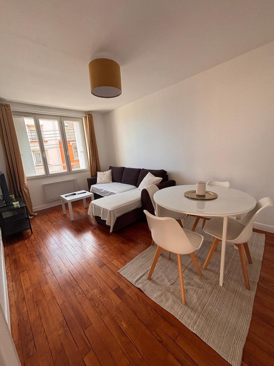 Living room, Seating area, Dining area